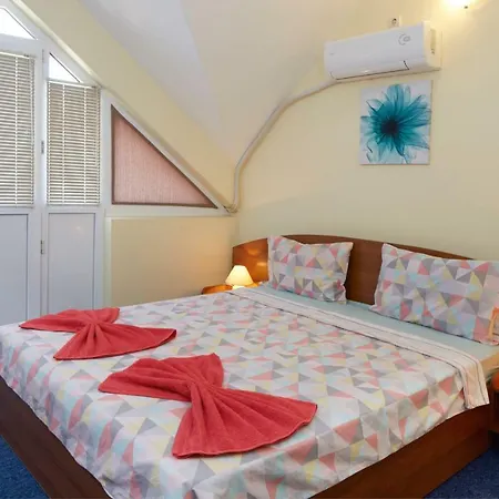 Plechkarovi 3* Ravda